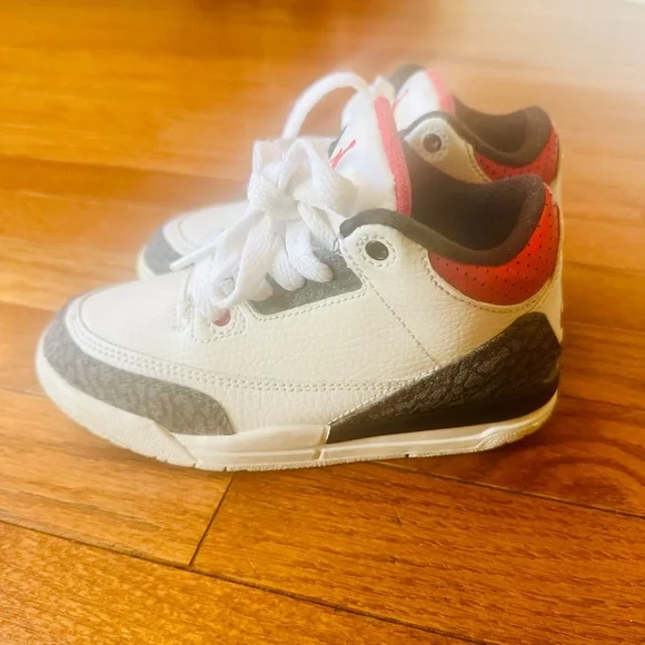 Nike Air Jordan 3 Retro Kids Size 11C White Cement Red Black Sneakers - Picture 2 of 6
